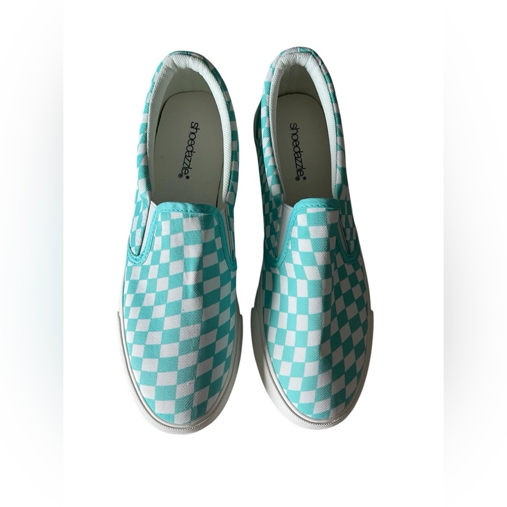 New Shoe Dazzle Bright Aqua Blue and White Checkered Slip-On Sneakers Size 8.5